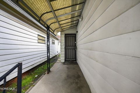 Tiny photo for 2938 Chase Street, Toledo, OH 43611 (MLS # 10008034)
