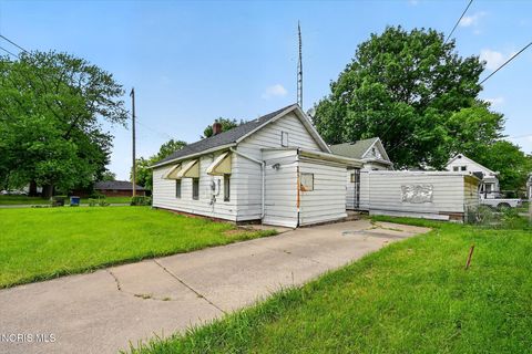 Tiny photo for 2938 Chase Street, Toledo, OH 43611 (MLS # 10008034)