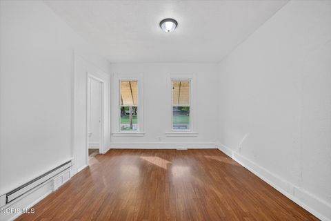 Tiny photo for 2938 Chase Street, Toledo, OH 43611 (MLS # 10008034)