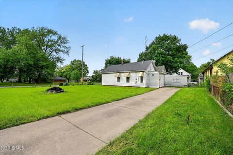 Tiny photo for 2938 Chase Street, Toledo, OH 43611 (MLS # 10008034)