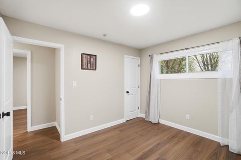 Tiny photo for 110 Mount Vernon Place, Walbridge, OH 43465 (MLS # 10006372)