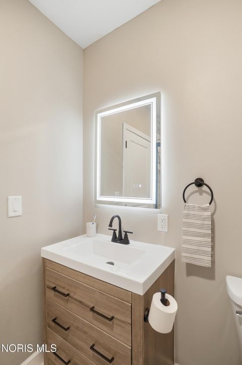 Tiny photo for 110 Mount Vernon Place, Walbridge, OH 43465 (MLS # 10006372)