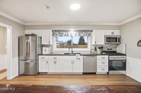 Tiny photo for 110 Mount Vernon Place, Walbridge, OH 43465 (MLS # 10006372)