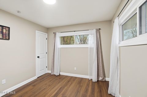 Tiny photo for 110 Mount Vernon Place, Walbridge, OH 43465 (MLS # 10006372)