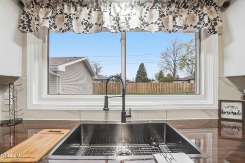 Tiny photo for 110 Mount Vernon Place, Walbridge, OH 43465 (MLS # 10006372)