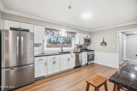 Tiny photo for 110 Mount Vernon Place, Walbridge, OH 43465 (MLS # 10006372)