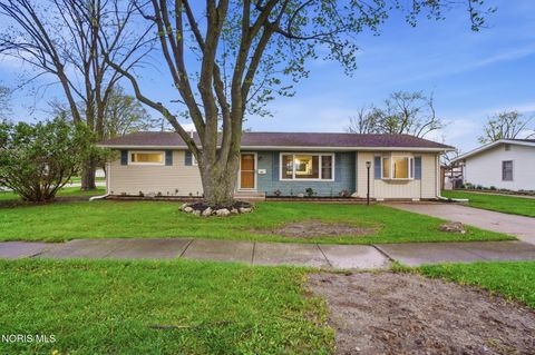 Photo of 110 Mount Vernon Place, Walbridge, OH 43465 (MLS # 10006372)