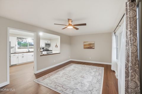 Tiny photo for 110 Mount Vernon Place, Walbridge, OH 43465 (MLS # 10006372)