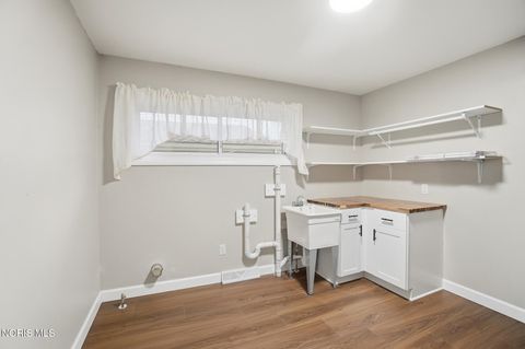 Tiny photo for 110 Mount Vernon Place, Walbridge, OH 43465 (MLS # 10006372)