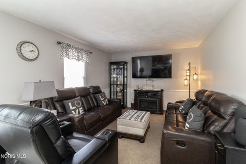 Tiny photo for 6218 White Oak Drive, Toledo, OH 43615 (MLS # 10013112)