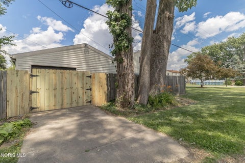 Tiny photo for 6218 White Oak Drive, Toledo, OH 43615 (MLS # 10013112)