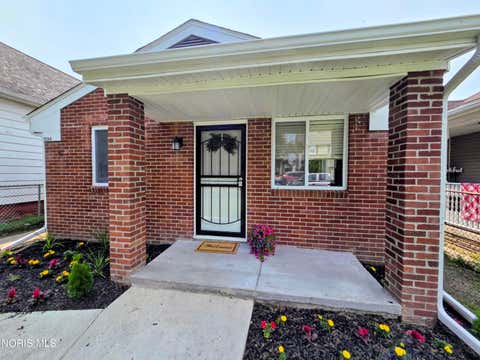 Tiny photo for 1534 Oakmont Street, Toledo, OH 43605 (MLS # 10011021)