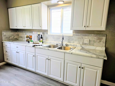 Tiny photo for 1534 Oakmont Street, Toledo, OH 43605 (MLS # 10011021)