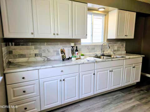 Tiny photo for 1534 Oakmont Street, Toledo, OH 43605 (MLS # 10011021)