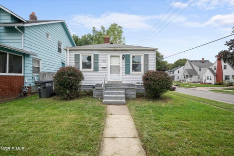 Tiny photo for 4243 Fairview Drive, Toledo, OH 43612 (MLS # 10013414)