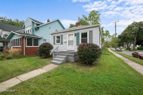 Tiny photo for 4243 Fairview Drive, Toledo, OH 43612 (MLS # 10013414)