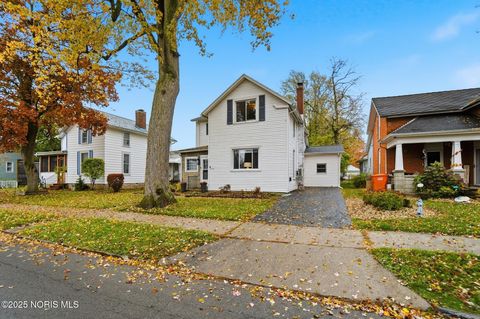 Photo of 829 Maple Avenue, Findlay, OH 45840 (MLS # 10001246)