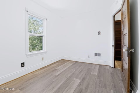 Tiny photo for 2421 Fulton Street, Toledo, OH 43620 (MLS # 10013461)