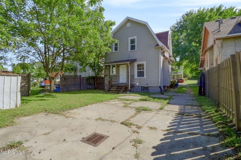 Tiny photo for 2421 Fulton Street, Toledo, OH 43620 (MLS # 10013461)