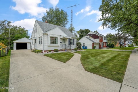 Tiny photo for 586 Sylvandale Avenue, Oregon, OH 43616 (MLS # 10011826)