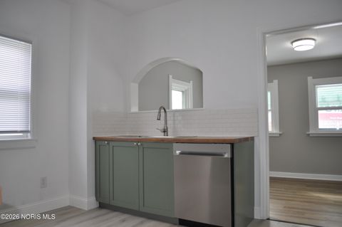 Tiny photo for 136 Steel Street, Toledo, OH 43605 (MLS # 10003251)