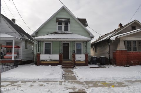 Photo of 136 Steel Street, Toledo, OH 43605 (MLS # 10003251)