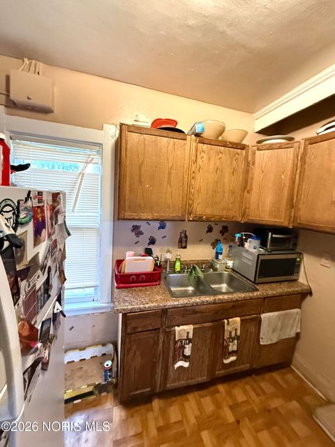 Tiny photo for 1141 Pinewood Avenue, Toledo, OH 43607 (MLS # 10002944)