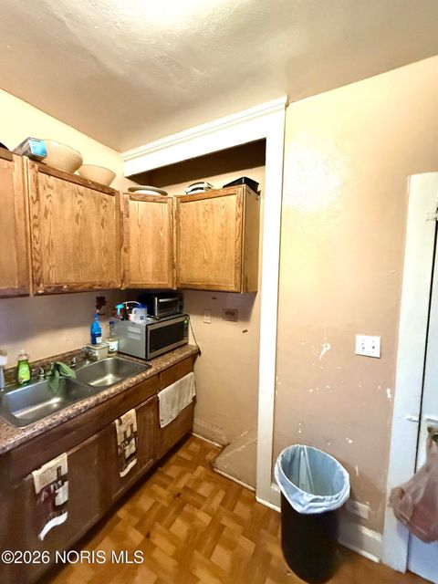 Tiny photo for 1141 Pinewood Avenue, Toledo, OH 43607 (MLS # 10002944)