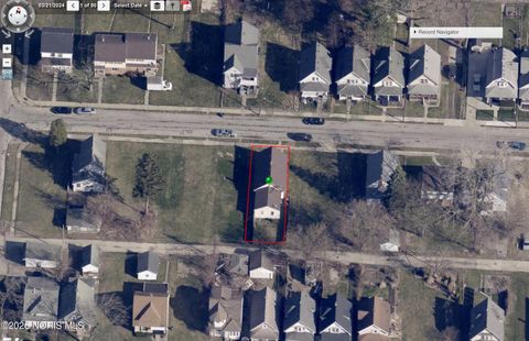 Tiny photo for 1141 Pinewood Avenue, Toledo, OH 43607 (MLS # 10002944)