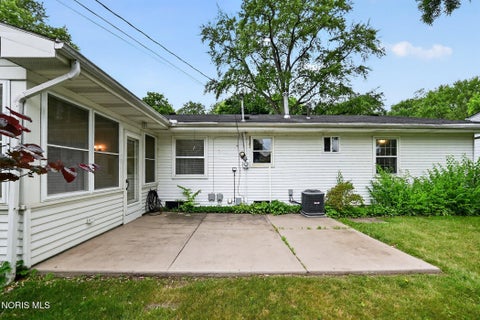 Tiny photo for 2420 Country Squire Lane, Toledo, OH 43615 (MLS # 10009134)