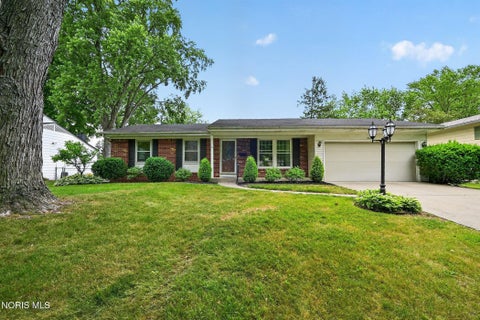 Photo of 2420 Country Squire Lane, Toledo, OH 43615 (MLS # 10009134)