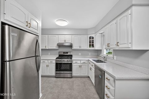 Tiny photo for 2420 Country Squire Lane, Toledo, OH 43615 (MLS # 10009134)
