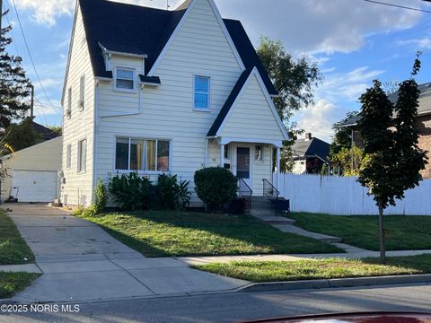 Tiny photo for 1511 Upton Avenue, Toledo, OH 43607 (MLS # 10000268)