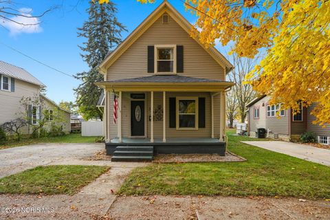 Photo of 523 Center Street, Findlay, OH 45840 (MLS # 10002864)