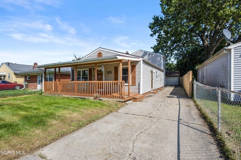 Photo of 3652 Terrace Drive, Toledo, OH 43611 (MLS # 10013170)