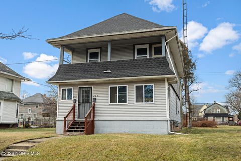 Photo of 2621 Lawrence Avenue, Toledo, OH 43610 (MLS # 10002680)