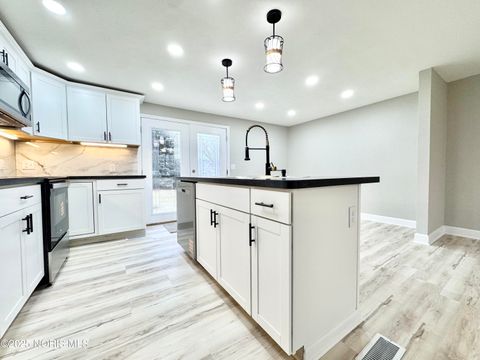 Tiny photo for 2051 Northridge Drive, Toledo, OH 43611 (MLS # 10002488)