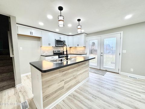 Tiny photo for 2051 Northridge Drive, Toledo, OH 43611 (MLS # 10002488)