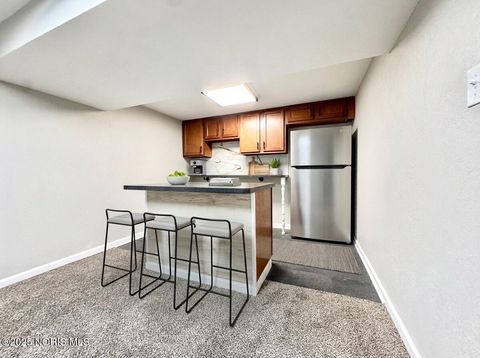 Tiny photo for 2051 Northridge Drive, Toledo, OH 43611 (MLS # 10002488)