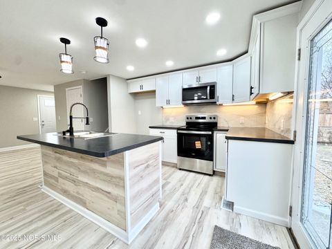 Tiny photo for 2051 Northridge Drive, Toledo, OH 43611 (MLS # 10002488)