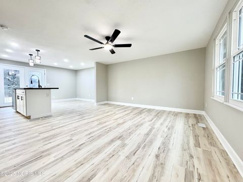 Tiny photo for 2051 Northridge Drive, Toledo, OH 43611 (MLS # 10002488)