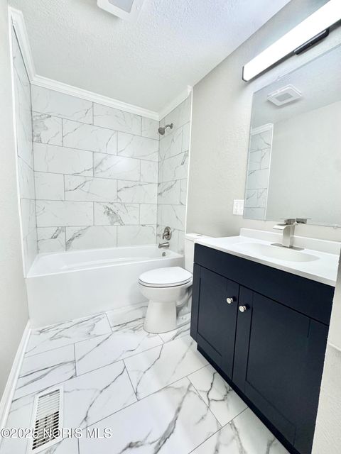 Tiny photo for 2051 Northridge Drive, Toledo, OH 43611 (MLS # 10002488)