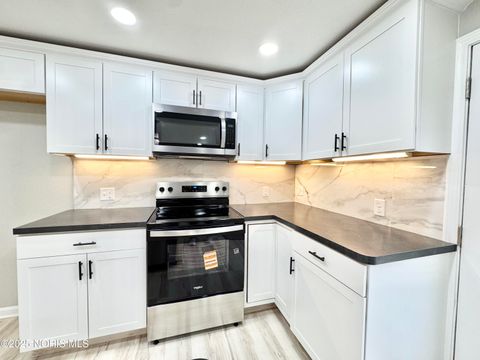 Tiny photo for 2051 Northridge Drive, Toledo, OH 43611 (MLS # 10002488)