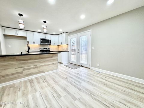 Tiny photo for 2051 Northridge Drive, Toledo, OH 43611 (MLS # 10002488)