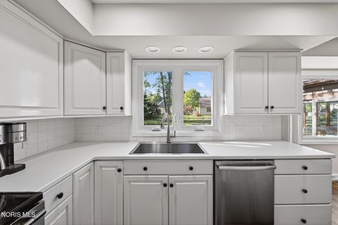 Tiny photo for 7111 Williamsburg Drive, Sylvania, OH 43560 (MLS # 10007683)