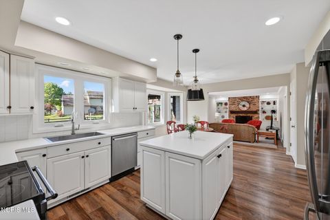 Tiny photo for 7111 Williamsburg Drive, Sylvania, OH 43560 (MLS # 10007683)