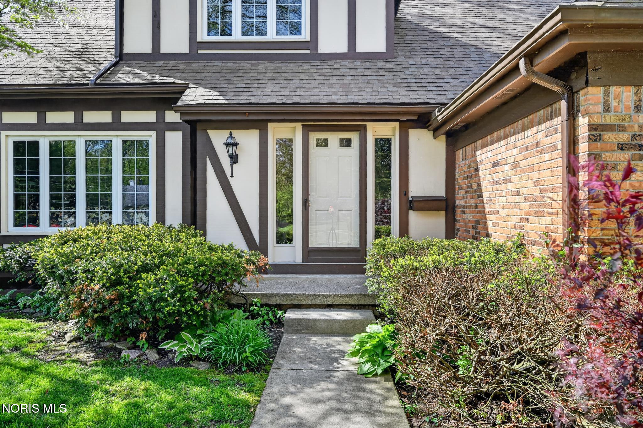 7111 Williamsburg Drive