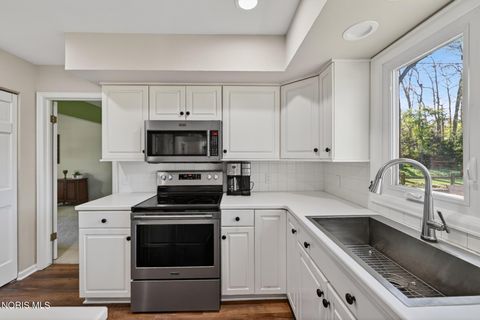 Tiny photo for 7111 Williamsburg Drive, Sylvania, OH 43560 (MLS # 10007683)