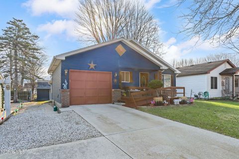 Tiny photo for 2018 Bonnie Doone Drive, Oregon, OH 43616 (MLS # 10005711)