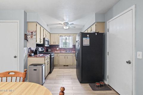 Tiny photo for 2018 Bonnie Doone Drive, Oregon, OH 43616 (MLS # 10005711)